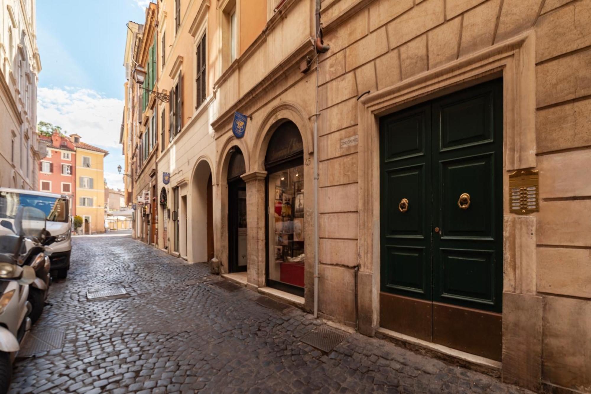 Apartment With Terrace In Via Del Pellegrino - FromhometoRoma Exterior foto